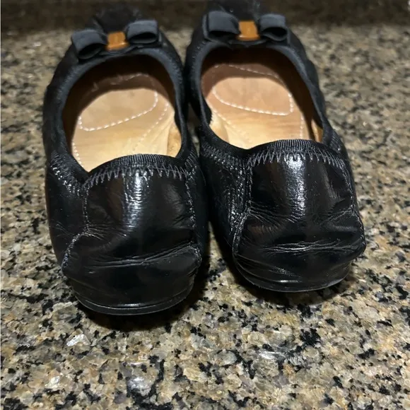 Salvadore Ferragamo black leather ballerina flats