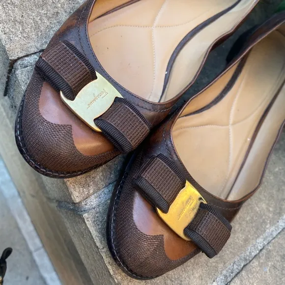 SALVATORE FERRAGAMO BROWN GOLD VNTG FLAT Shoes LUX