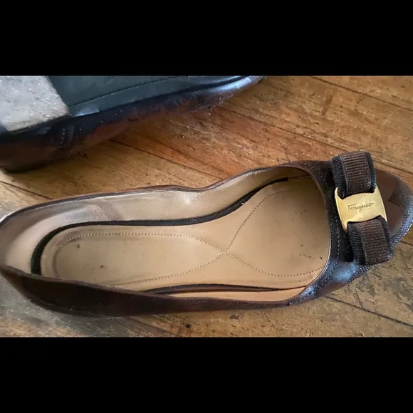 SALVATORE FERRAGAMO BROWN GOLD VNTG FLAT Shoes LUX