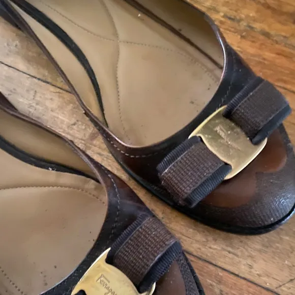 SALVATORE FERRAGAMO BROWN GOLD VNTG FLAT Shoes LUX
