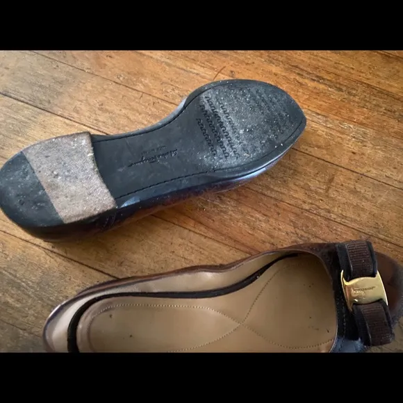 SALVATORE FERRAGAMO BROWN GOLD VNTG FLAT Shoes LUX