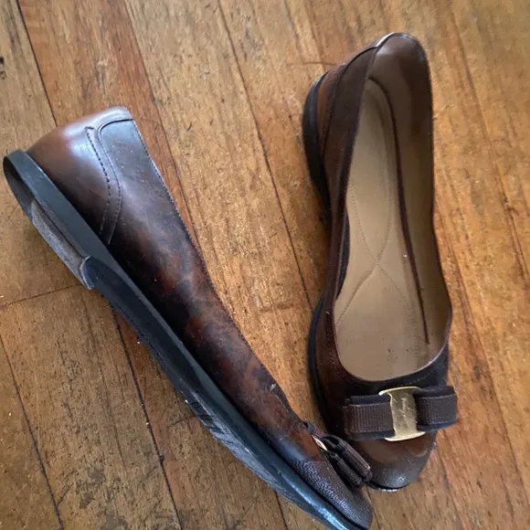 SALVATORE FERRAGAMO BROWN GOLD VNTG FLAT Shoes LUX