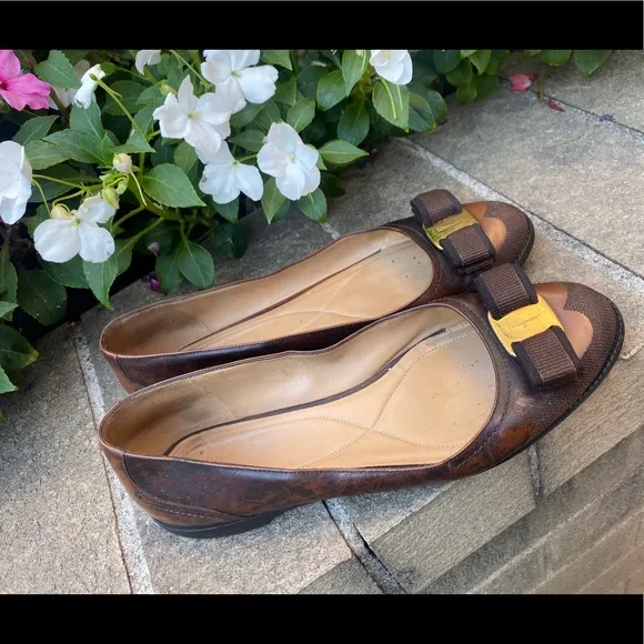 SALVATORE FERRAGAMO BROWN GOLD VNTG FLAT Shoes LUX