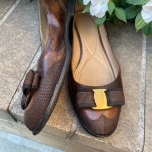 SALVATORE FERRAGAMO BROWN GOLD VNTG FLAT Shoes LUX