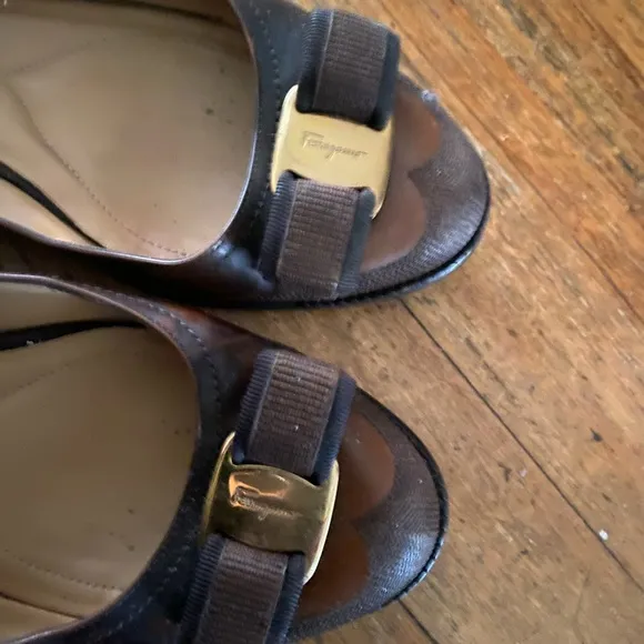 SALVATORE FERRAGAMO BROWN GOLD VNTG FLAT Shoes LUX