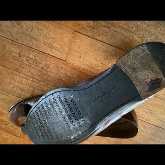SALVATORE FERRAGAMO BROWN GOLD VNTG FLAT Shoes LUX