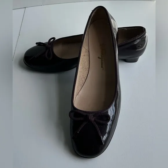 Salvatore Ferragamo Flats. Size 9