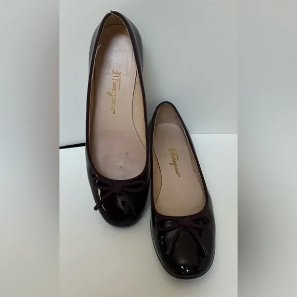 Salvatore Ferragamo Flats. Size 9
