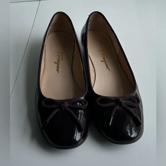 Salvatore Ferragamo Flats. Size 9