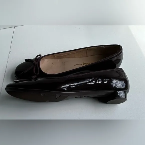 Salvatore Ferragamo Flats. Size 9