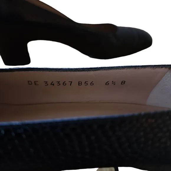 Salvatore Ferragamo Heels 6.5 B Black Snakeskin Print Textured Leather Pumps