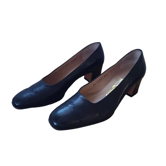Salvatore Ferragamo Heels 6.5 B Black Snakeskin Print Textured Leather Pumps