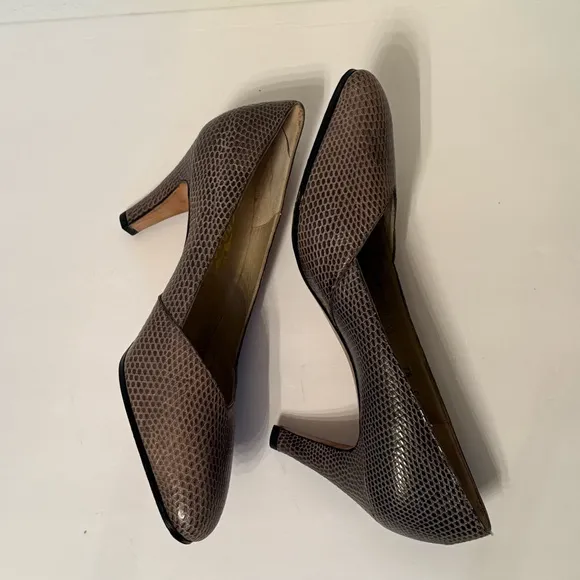 SALVATORE FERRAGAMO SHOES HEEL GRAY LEATHER PUMPS ITALY LUXURY SIZE 7.5 C NEW