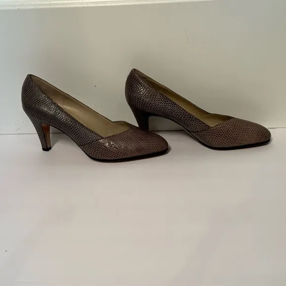 SALVATORE FERRAGAMO SHOES HEEL GRAY LEATHER PUMPS ITALY LUXURY SIZE 7.5 C NEW