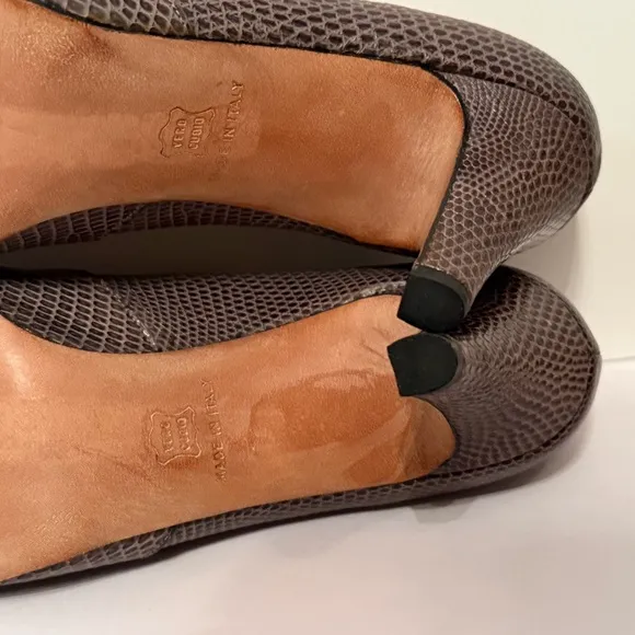 SALVATORE FERRAGAMO SHOES HEEL GRAY LEATHER PUMPS ITALY LUXURY SIZE 7.5 C NEW