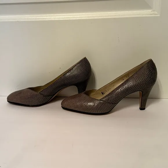 SALVATORE FERRAGAMO SHOES HEEL GRAY LEATHER PUMPS ITALY LUXURY SIZE 7.5 C NEW
