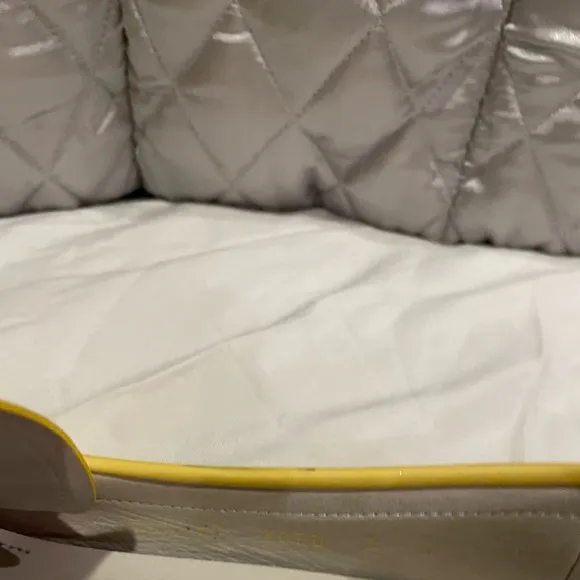 Salvatore Ferragamo yellow patten leather women’s driving flats w/gold bit