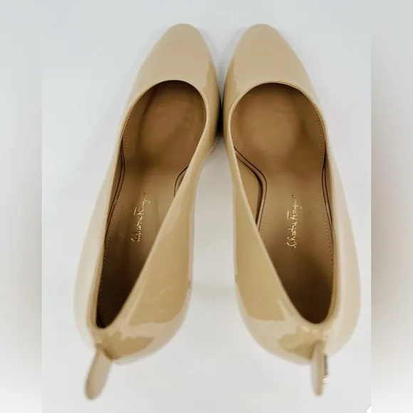SALVATORE FERRAGMO JUDY PATENT LEATHER GANCINI LOGO PUMPS SIZE 8.5