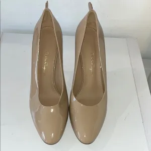 SALVATORE FERRAGMO JUDY PATENT LEATHER GANCINI LOGO PUMPS SIZE 8.5