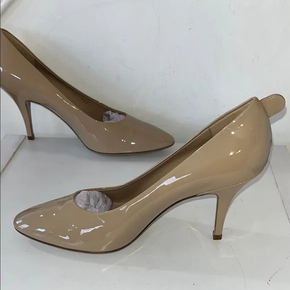 SALVATORE FERRAGMO JUDY PATENT LEATHER GANCINI LOGO PUMPS SIZE 8.5