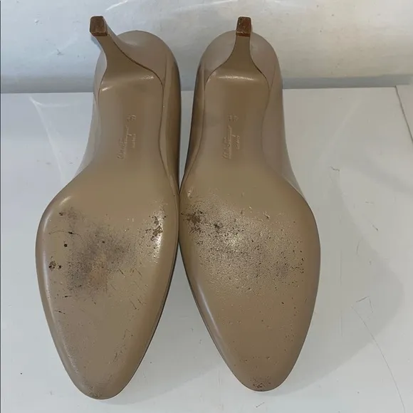 SALVATORE FERRAGMO JUDY PATENT LEATHER GANCINI LOGO PUMPS SIZE 8.5