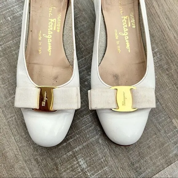 SALVATORE FERRAGAMO white leather shoes with bow detail