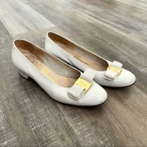 SALVATORE FERRAGAMO white leather shoes with bow detail