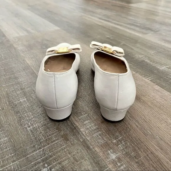 SALVATORE FERRAGAMO white leather shoes with bow detail