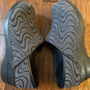 Sanita The Original Danish Clogs Gray Black Wave Vegan Leather EU‎ 38 US 7.5