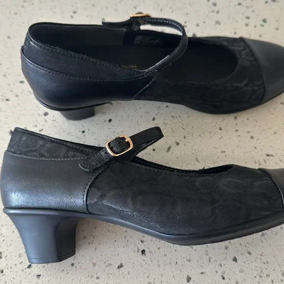 SAS Isabel Mary Jane's Size 8M Black/Snake Leather Shoes Made in USA EUC