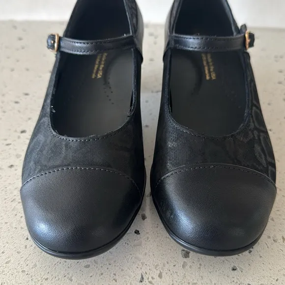 SAS Isabel Mary Jane's Size 8M Black/Snake Leather Shoes Made in USA EUC