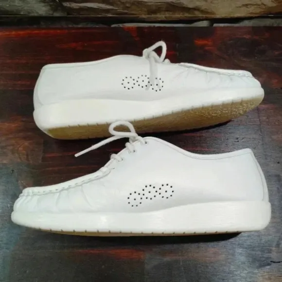 SAS Siesta Moccasins White Leather Nurse Career Soft Step Heel Sz 8 Wide