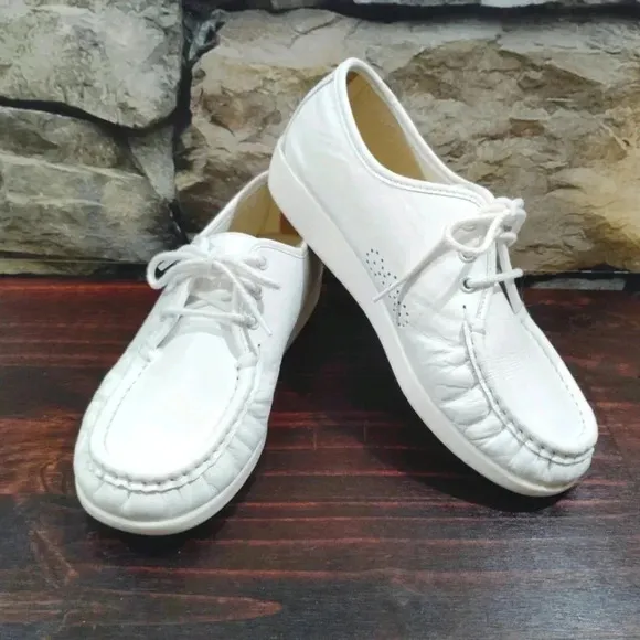 SAS Siesta Moccasins White Leather Nurse Career Soft Step Heel Sz 8 Wide