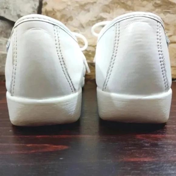SAS Siesta Moccasins White Leather Nurse Career Soft Step Heel Sz 8 Wide