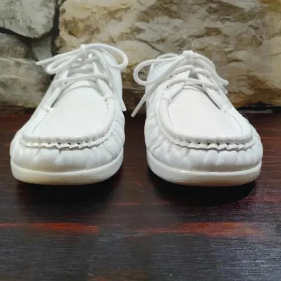 SAS Siesta Moccasins White Leather Nurse Career Soft Step Heel Sz 8 Wide