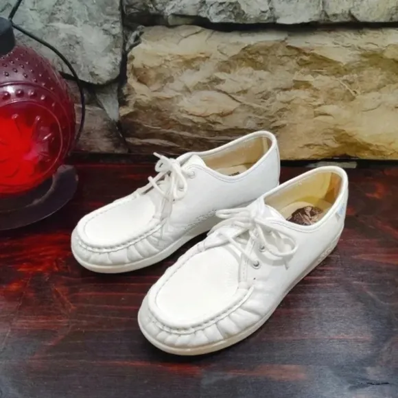 SAS Siesta Moccasins White Leather Nurse Career Soft Step Heel Sz 8 Wide