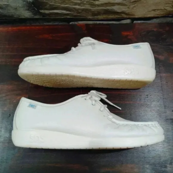 SAS Siesta Moccasins White Leather Nurse Career Soft Step Heel Sz 8 Wide