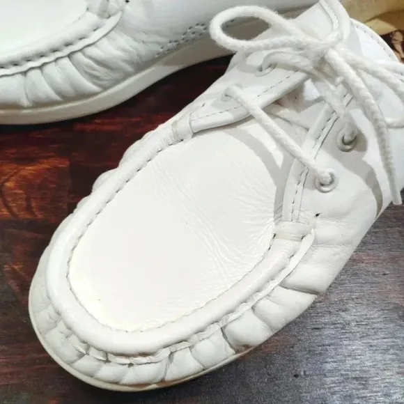 SAS Siesta Moccasins White Leather Nurse Career Soft Step Heel Sz 8 Wide