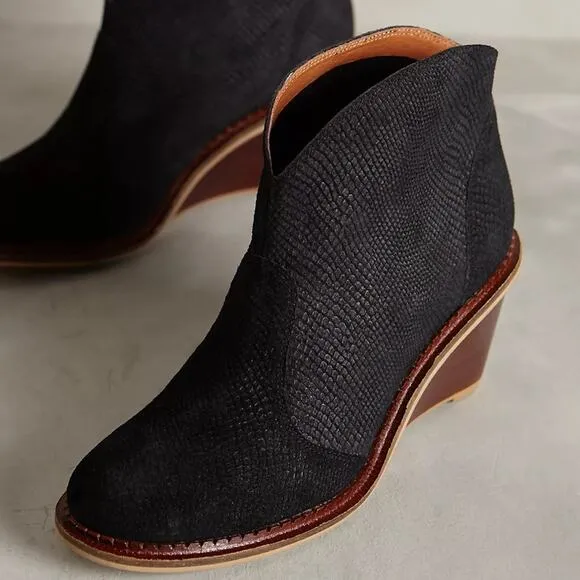 Schuler &amp; Sons Abaco Black Textured Stacked Wedges Booties Size 9