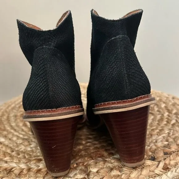 Schuler &amp; Sons Abaco Black Textured Stacked Wedges Booties Size 9
