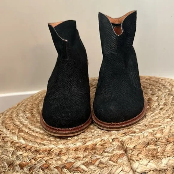Schuler &amp; Sons Abaco Black Textured Stacked Wedges Booties Size 9