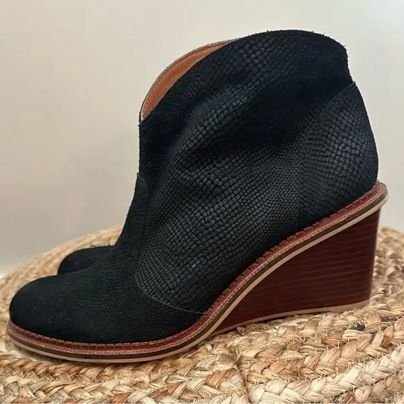 Schuler &amp; Sons Abaco Black Textured Stacked Wedges Booties Size 9