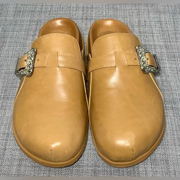 SCHUTZ Grace Brown Leather Clog Style Flats