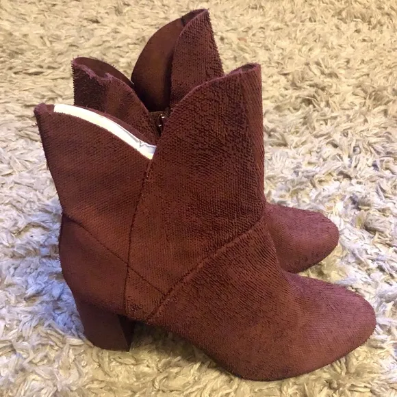 Seychelles Burgundy Tulip-Trim Prop Textured Leather Heeled Ankle Booties