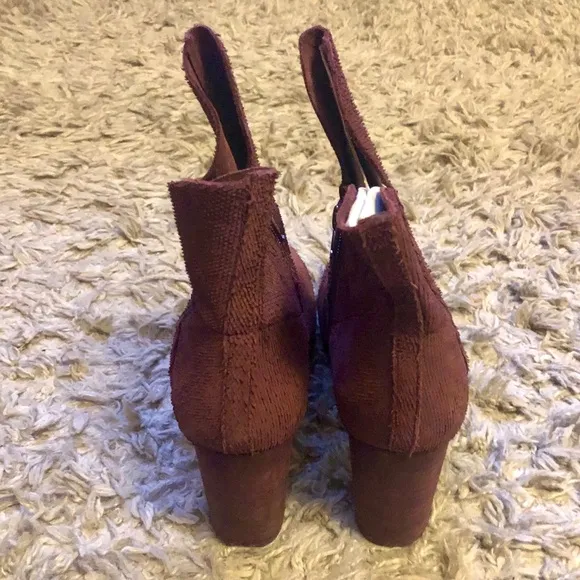 Seychelles Burgundy Tulip-Trim Prop Textured Leather Heeled Ankle Booties