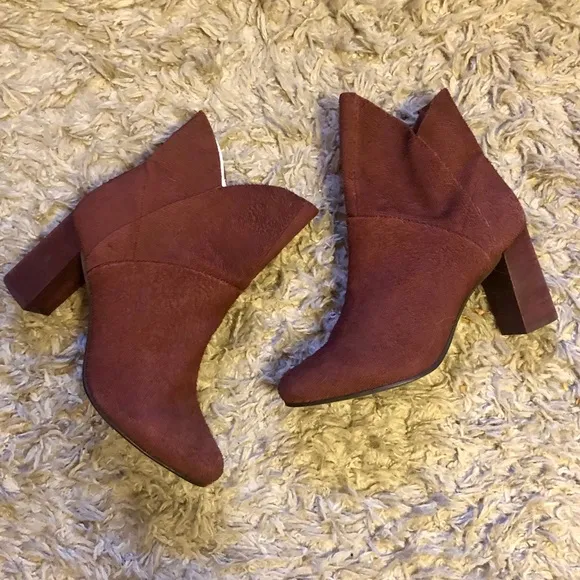 Seychelles Burgundy Tulip-Trim Prop Textured Leather Heeled Ankle Booties