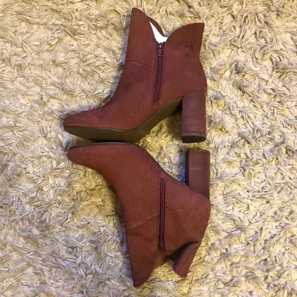 Seychelles Burgundy Tulip-Trim Prop Textured Leather Heeled Ankle Booties
