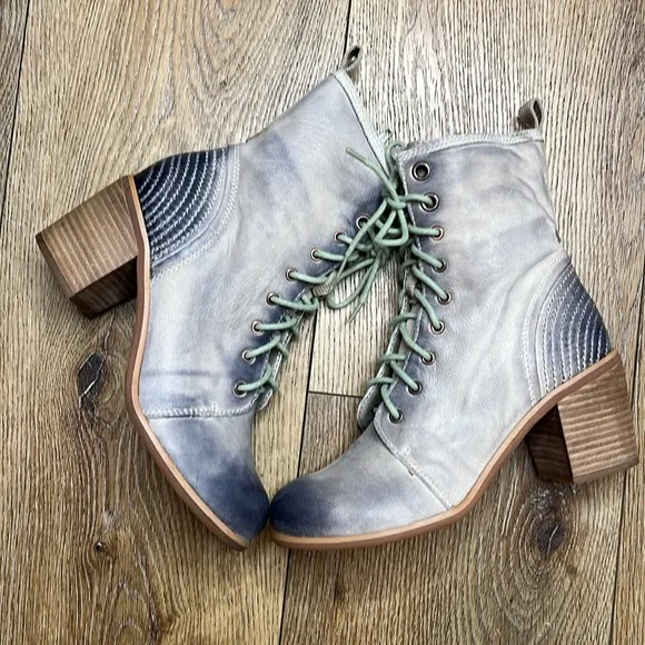 Seychelles Could Be Lace Up Mid Calf Boots in Mushroom Size 8