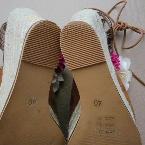 SHELLY'S LONDON Suede Espadrille Platform Wedges Floral Embellished Size 9