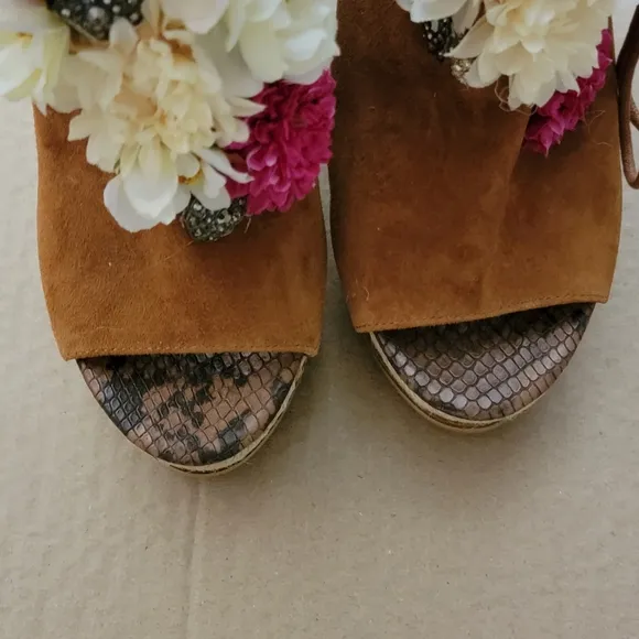 SHELLY'S LONDON Suede Espadrille Platform Wedges Floral Embellished Size 9